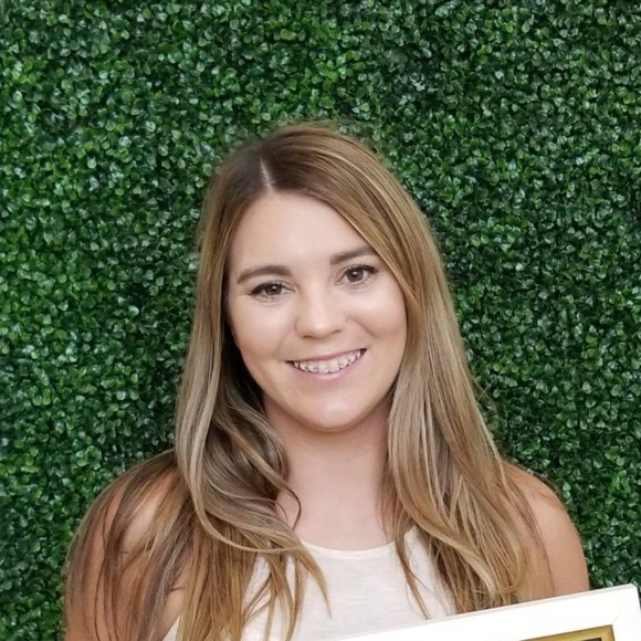 Meet your Posher, Danielle - Picture 1 of 1